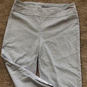 Capri pull up blue & white pin strip